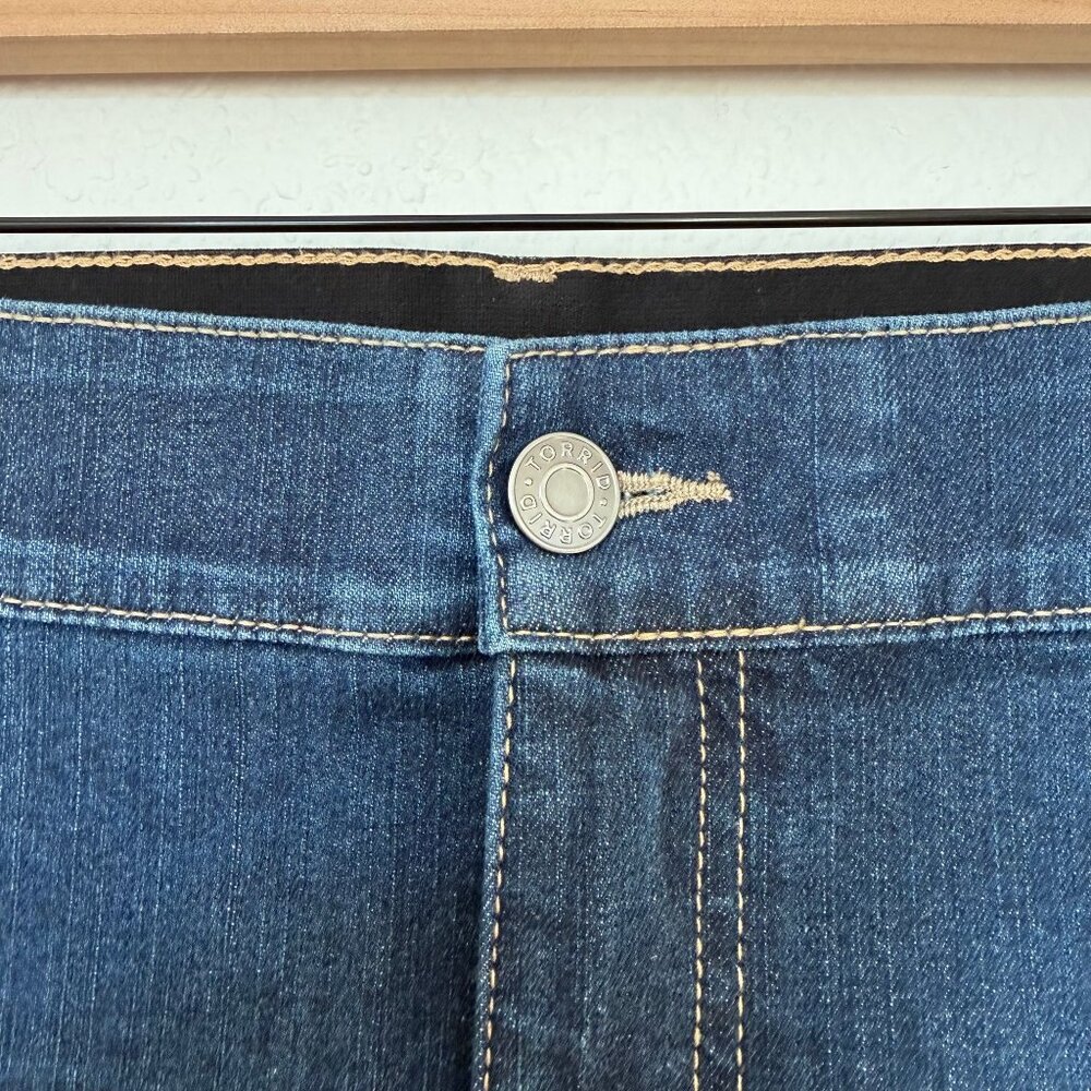 New Torrid Bombshell Straight Premium Stretch Blu… - image 4